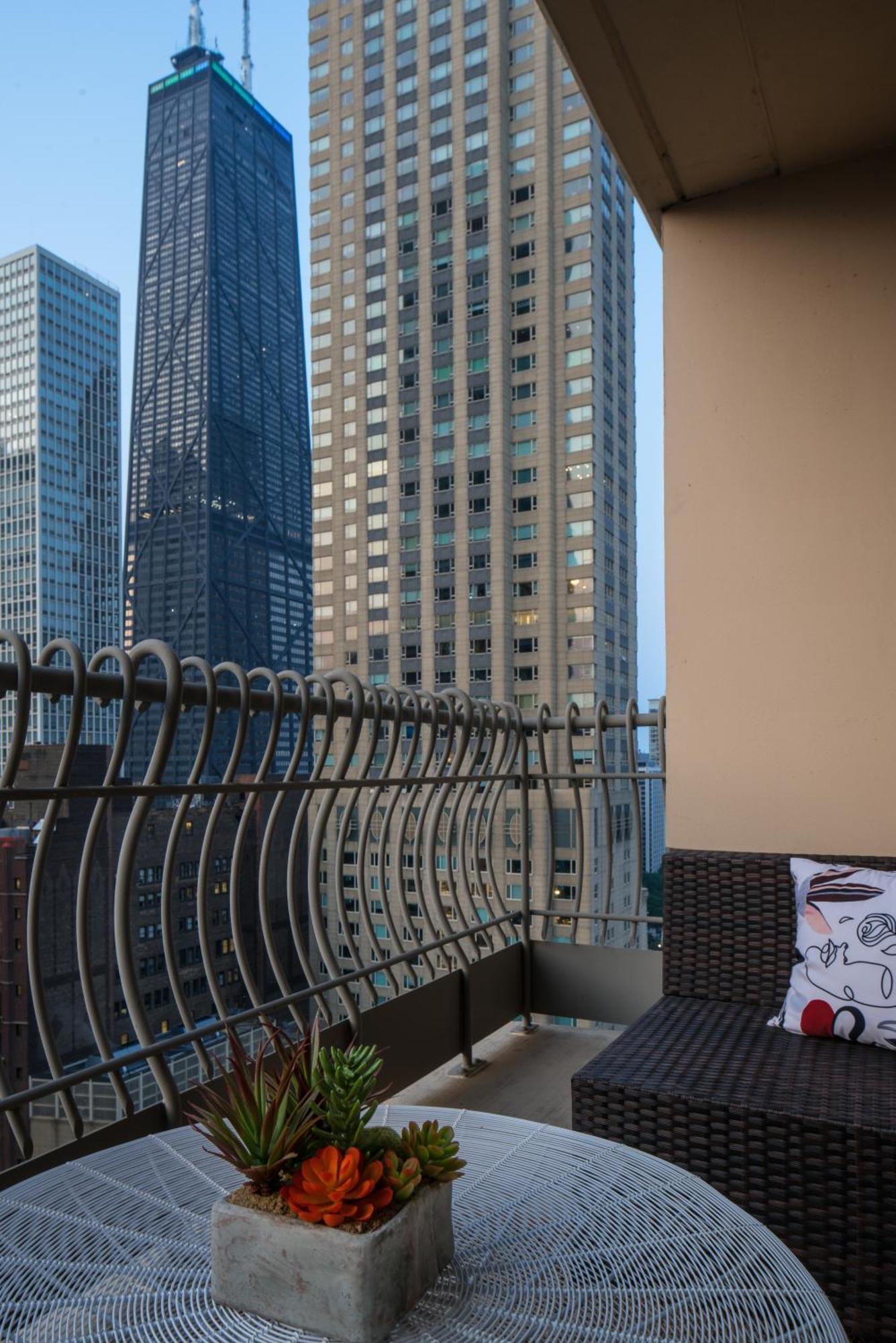 The Bernardin Gold Coast Luxury Apartments Near Magnificent Mile ชิคาโก ภายนอก รูปภาพ